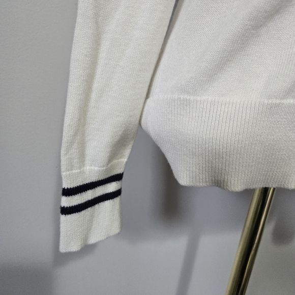 1901 White Sweater With a Nautical Navy Anchor Design. Size XS - Picture 4 of 10